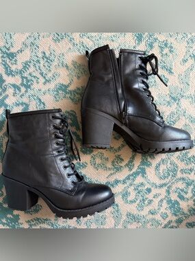 Comfortable, true to size black heeled combat boots faux leather zigi soho